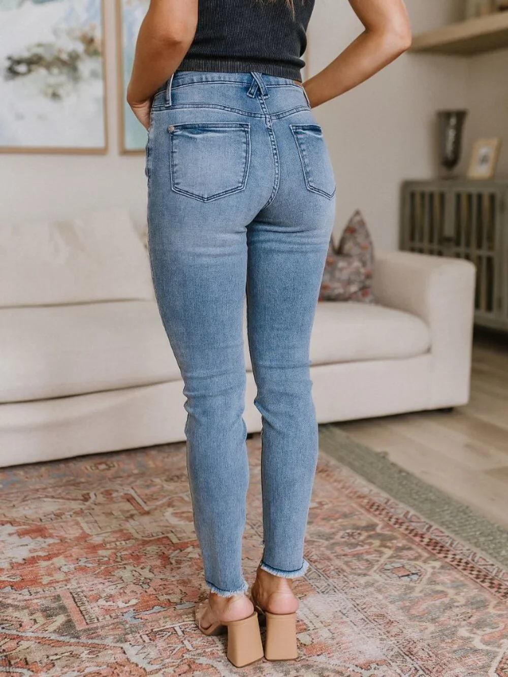 JUDY BLUE Mid Rise Moisture Wicking Skinny Jeans | Size: 0/24 - Picture 4 of 7